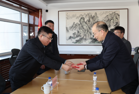 市委副書(shū)記王有利、總工會(huì)副主席譚福成 一
